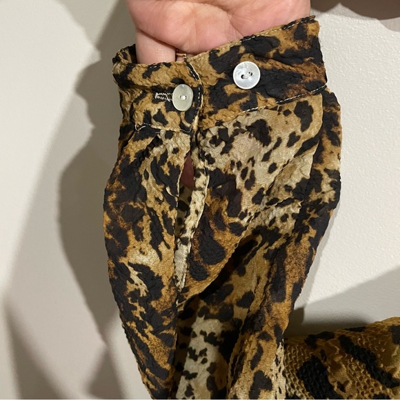 JONES NEW YORK Leopard print Long Button Down Shear Blouse - Picture 6 of 9